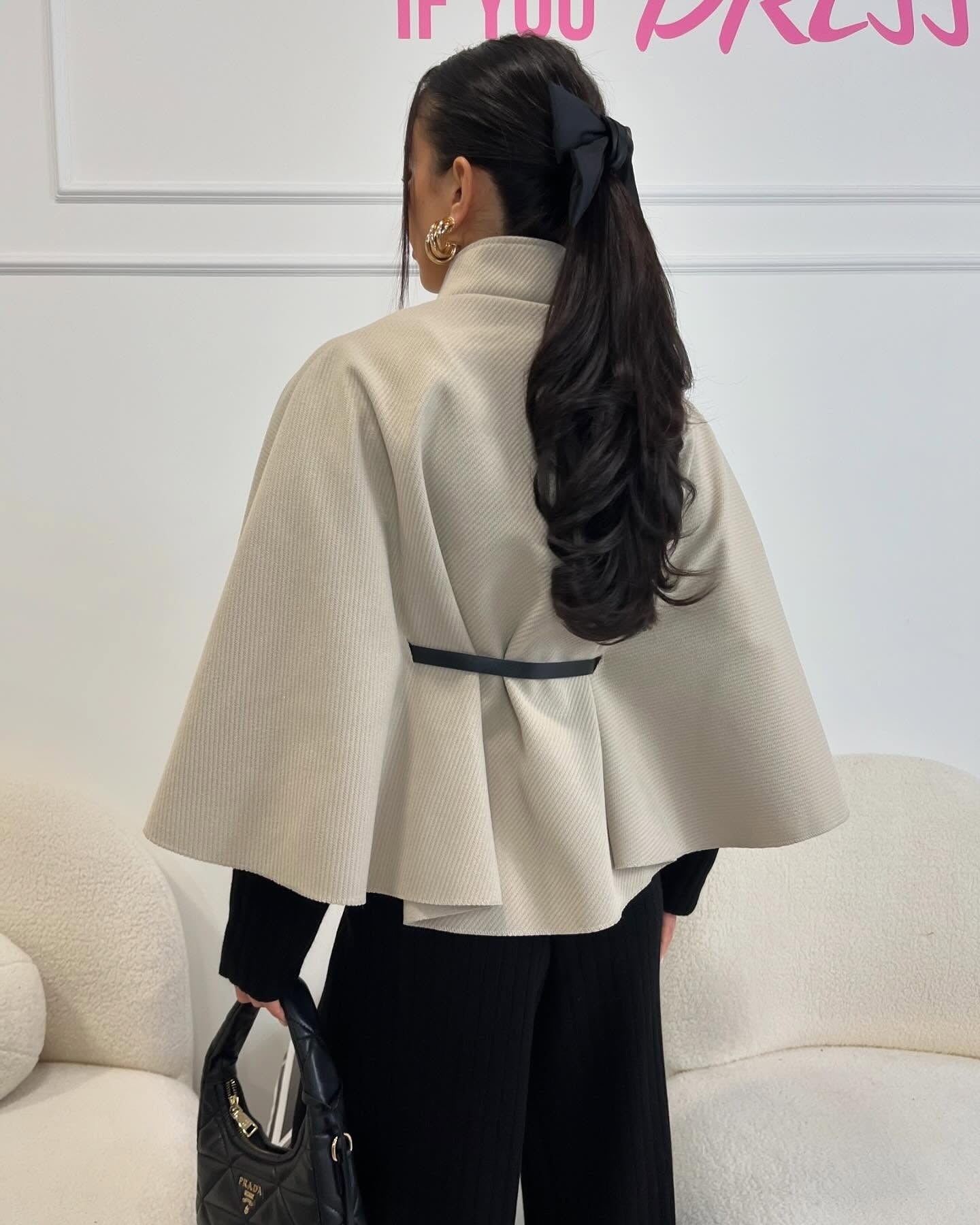 Cape Élégante à Manches Évasées avec Ceinture