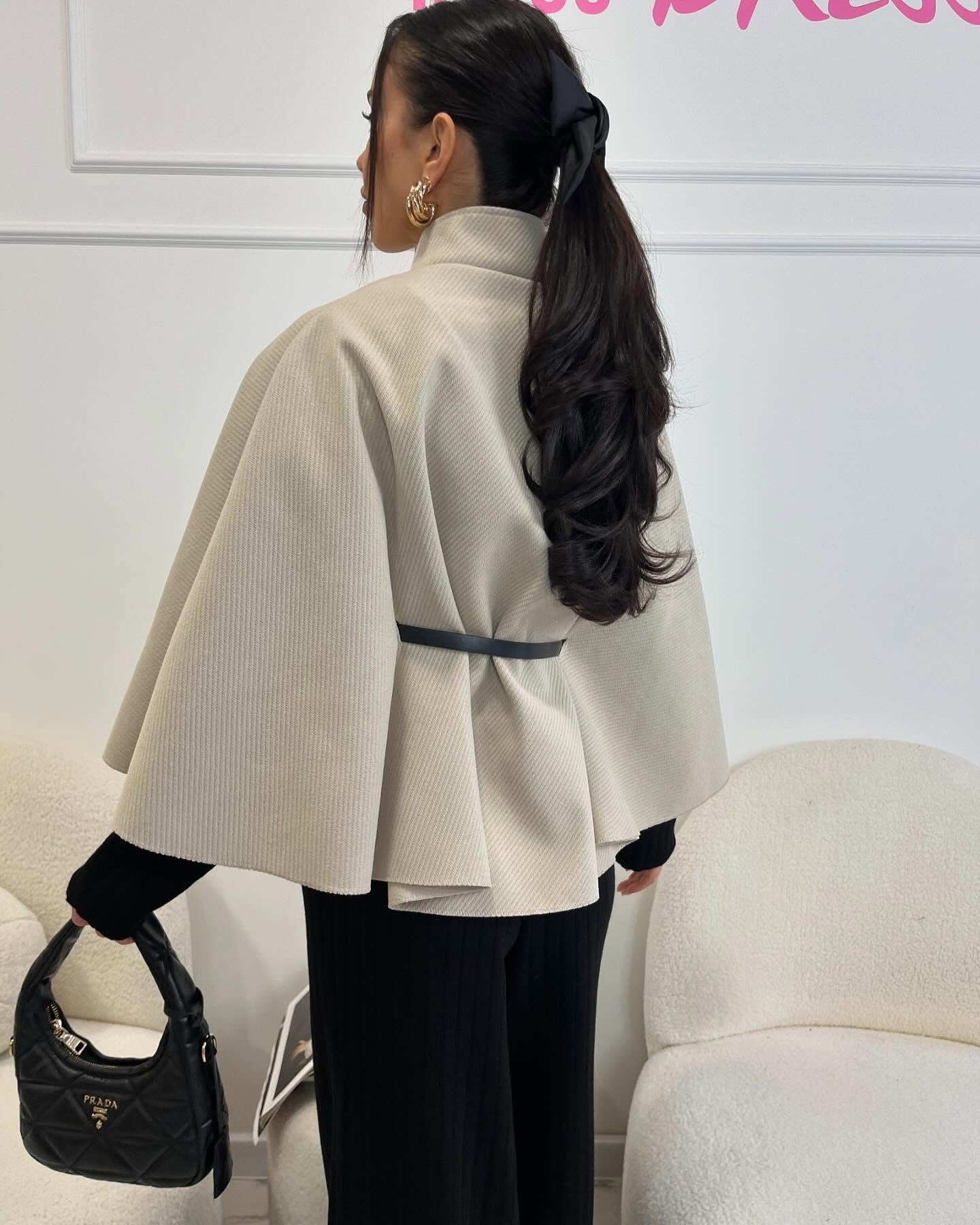 Cape Élégante à Manches Évasées avec Ceinture