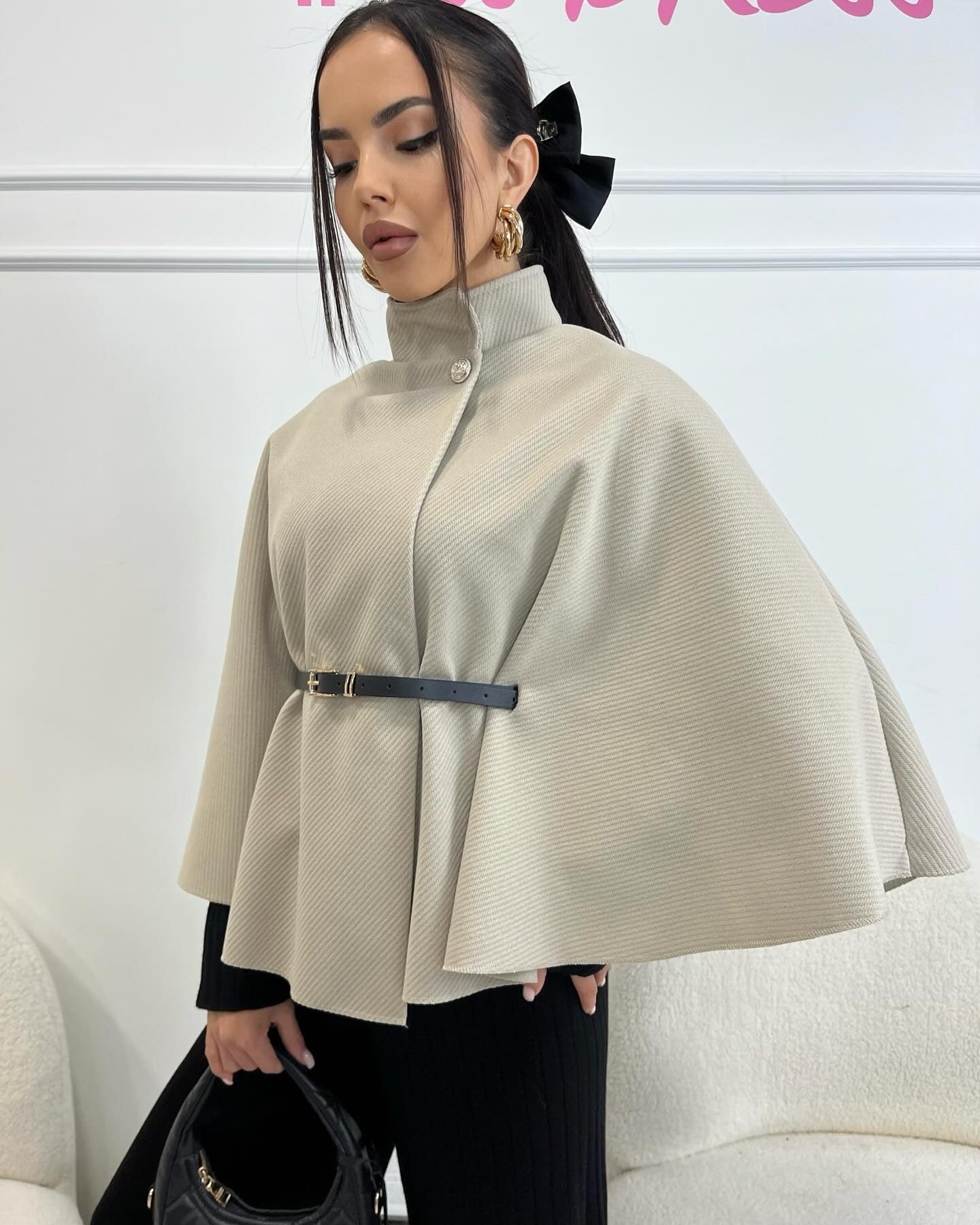 Cape Élégante à Manches Évasées avec Ceinture